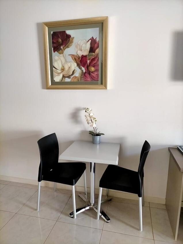 Derby Lodge Self Contained Apartments Luaran gambar